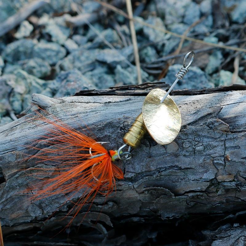 Fishing Spinners 4pcs Hard Metal Spinnerbaits Lures Kit for Bass Trout Walley with A Tackle Box