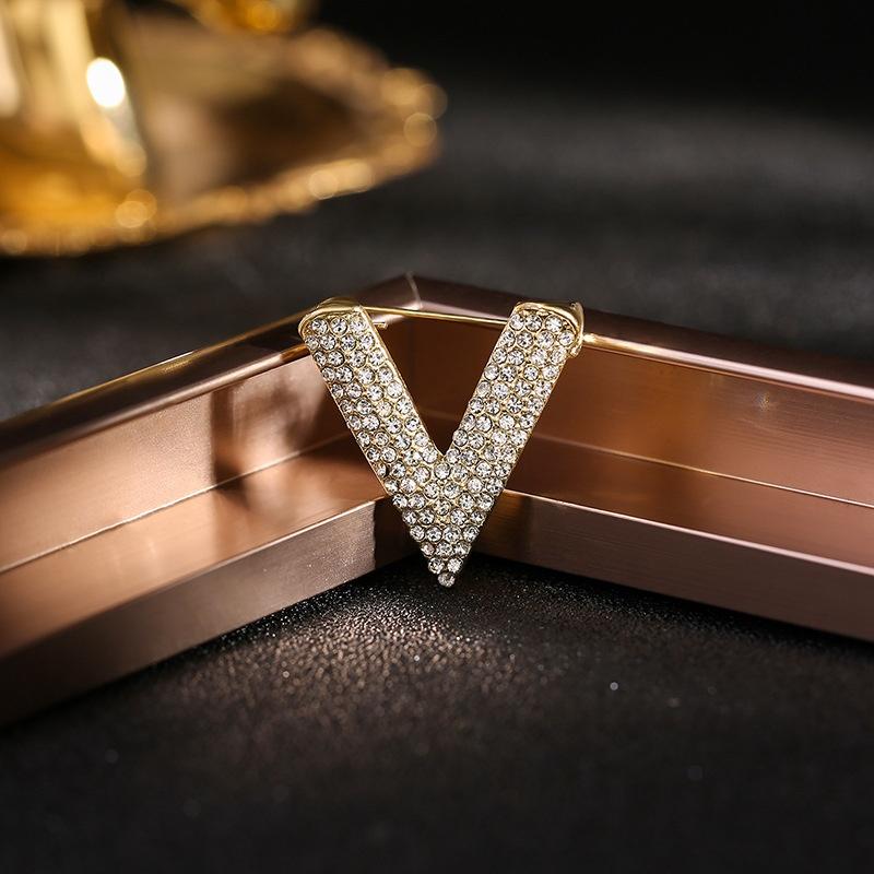 1/2Pcs Crystal Rhinestone Letter V Brooch Women English Alphabet Brooch Pin Corsage Unisex Collar Jewelry Clothes Bag Decor Gift