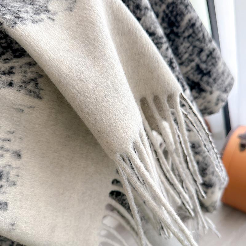 Korean Air Conditioning Shawl Women Wear Internet Celebrity Cape Niche Retro Pattern Warm Scarf