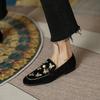 Европейская станция Весна и Лето 2025 Новые замшевые туфли-лоферы с круглым носком и вышивкой на плоской подошве для женщин