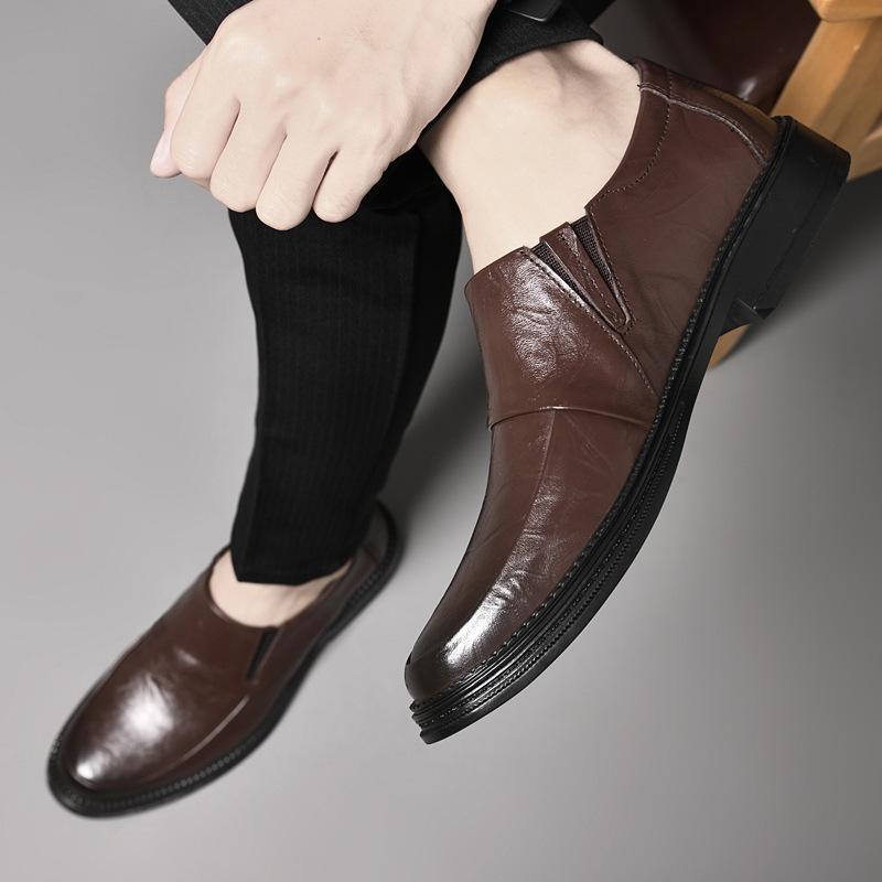 Мужская обувь 2025 лето новая мужская обувь в стиле джентльмена легкая роскошь водонепроницаемая на одной педали легкая с острым носком с увеличением роста повседневная кожаная обувь