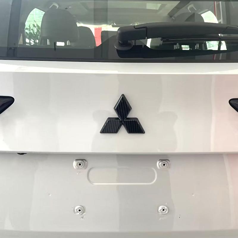 Комплект противотуманных фар и логотипов на зеркала для Mitsubishi Outlander 2023 года