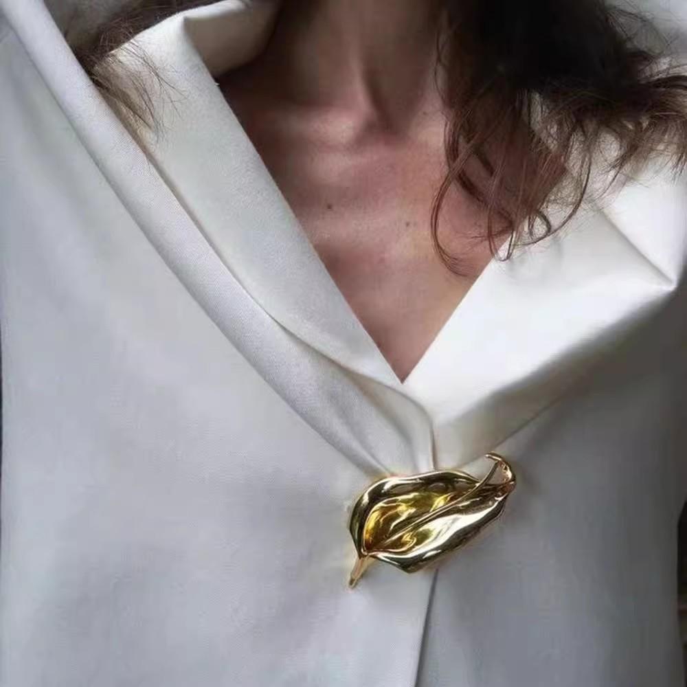 Винтажная металлическая брошь в форме цветка с листьями для женщин, уникальная, изящная, булавка-корсет для костюма, модный аксессуар, праздничное украшение