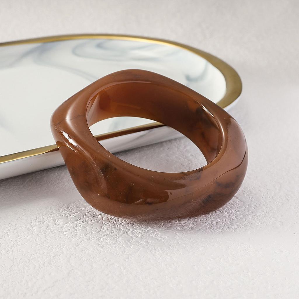 Vintage Brown Coffee Irregular Acrylic Resin Chunky Bangles for Women Goth Geometric Charm Hand Bracelets Couple Jewelry