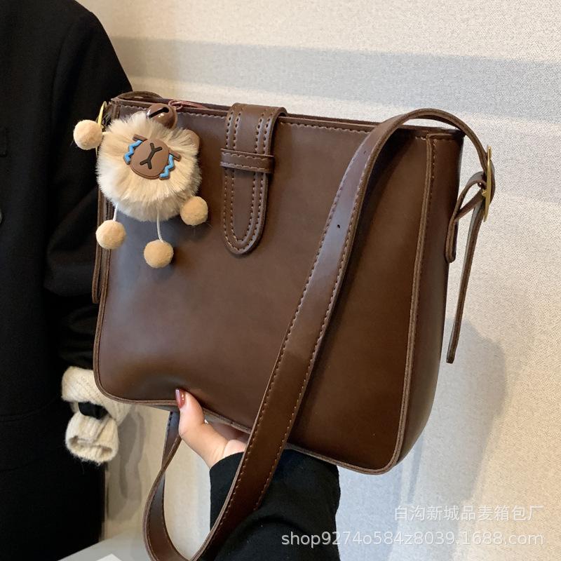 Korean Version Niche Design Retro Soft Leather Bucket Bag Women's 2025 New Trendy Simple Large-capacity Shoulder Messenger Bag