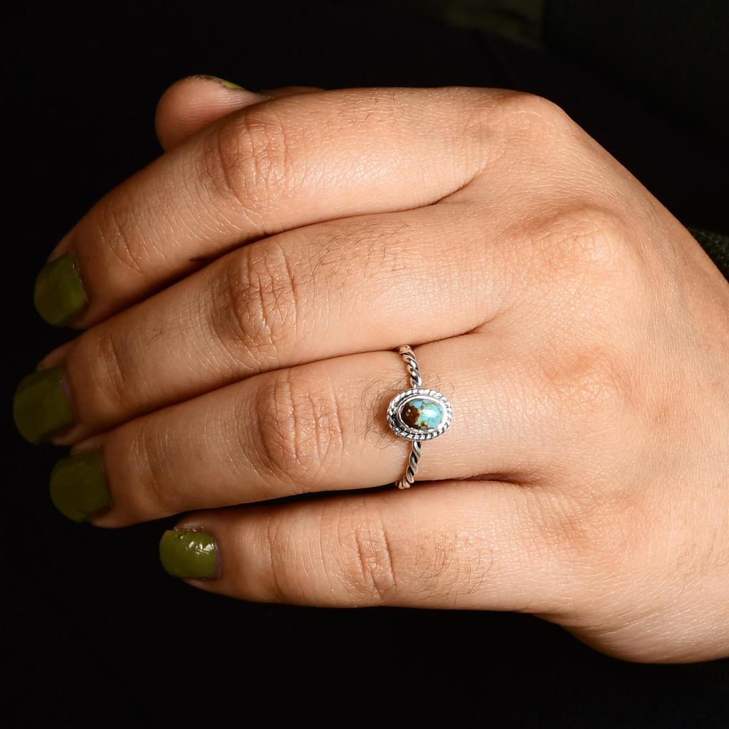Кольцо-солитер из бирюзы Кингмана ручной работы – Окисленное серебро, веревочный ободок – Камень декабря