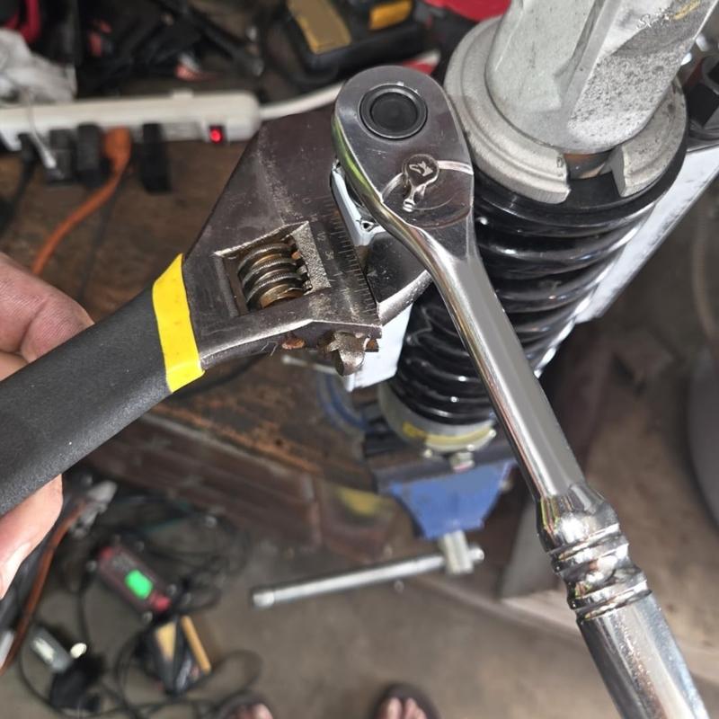 Motorcycle Coil Spring Compressor Tool Bike Shock Spring Compression Tool for Accurate Compression in Vehicles