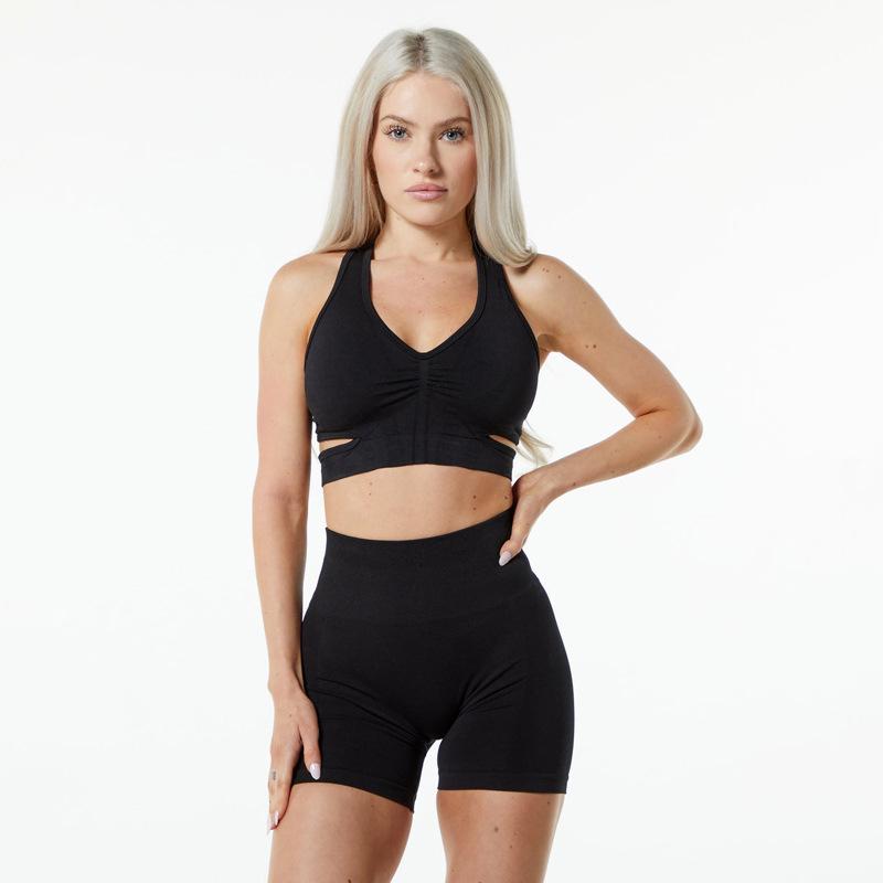 Бесшовный комплект для европейской и американской йоги: Красивый бюстгальтер на спине и шорты с высокой талией