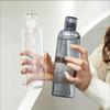Элегантная герметичная бутылка для воды 500 мл с отметками времени. Поддерживайте водный баланс ежедневно. Легкая и портативная для фитнеса и приключений на природе.