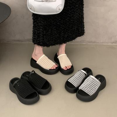 Женские сандалии на небольшой платформе, увеличивающие рост, лето 2025, новая модель, с открытым носком, плетеные, с полым верхом, на платформе-маффине