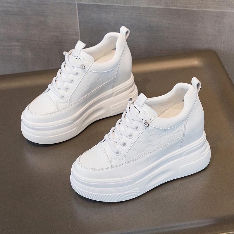 Женские туфли на небольшой дышащей платформе - высота 10 см, без шнурков, белые, летний стиль