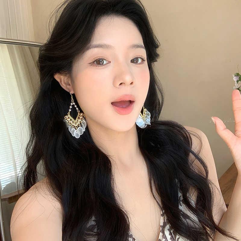 Серьги-кисточки с ракушками, длинные серьги-подвески с филигранной металлической оправой и круглыми дисками из ракушек, легкие акцентные украшения для женщин