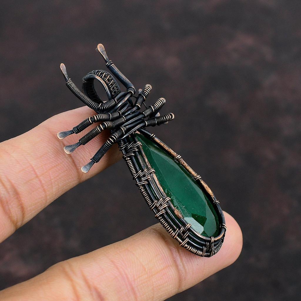 Ограненный замбийский изумрудный кулон из меди, обернутый медной проволокой, кулон ручной работы, медная проволока, ювелирное украшение в подарок для нее, кулон в виде паука из драгоценного камня