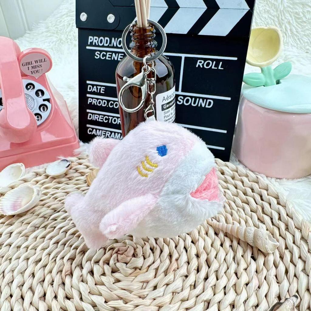 Очаровательный плюшевый брелок-шарм в виде акулы, кусающей руку