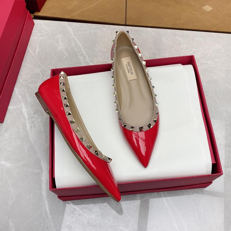 Trendy Fashion Rivets Shallow Black Patent Leather Single Shoes For Women French Style Pointed Flat Bottomed Women's Shoes