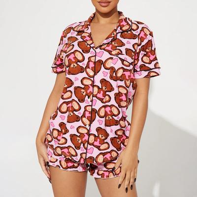 Пижамный комплект из двух предметов: рубашка с лацканами с принтом и шорты. Женская домашняя одежда.