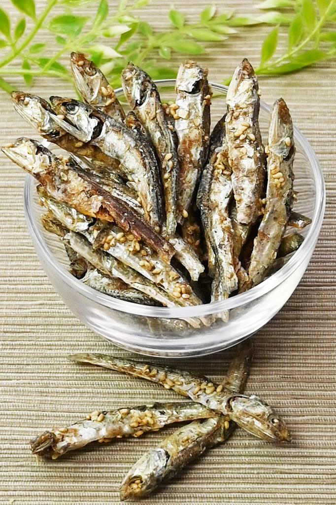 Tsumami Kura Domestic Dried Sardine Snack Sardine Crackers Thin Baked Edible Dried Sardines Delicacy Rich in Calcium 450g