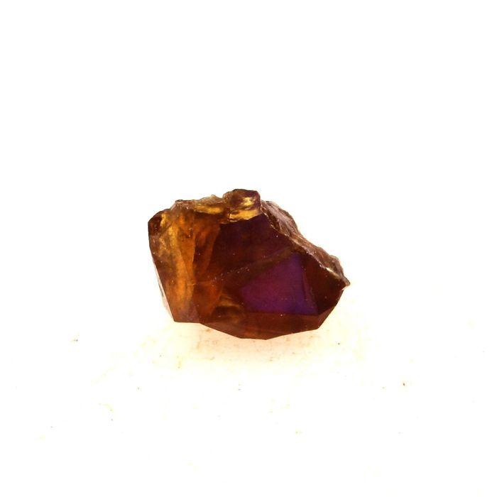 Pierres et Minéraux. Grenat Andradite (Rainbow Garnet). 0.47 ct. Kohse mine, Nara Prefecture, Japon.