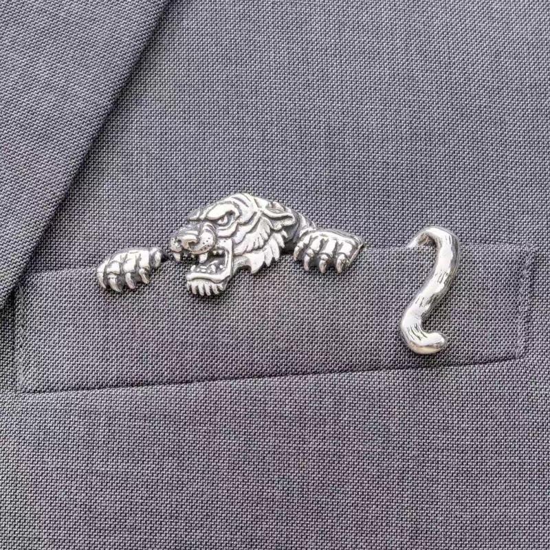 Classic Zinc Alloy Crocodile Tiger Shaped Engraved Men's Suit Lapel Pin Formal Accessory Pins For Men Suits