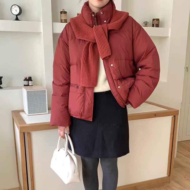 Милая женская короткая куртка-пуховик 2024 года, новая мода, воротник-стойка, съемный шарф, шапка, утолщенная куртка-хлеб, модная
