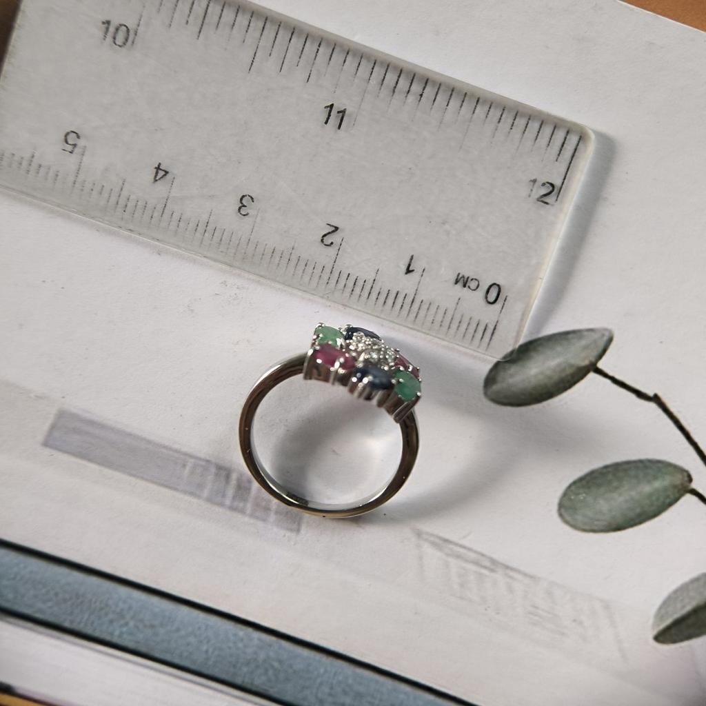 Серебряное кольцо с натуральным сапфиром, рубином, изумрудом, вес изделия 3,17 гр (2191117)