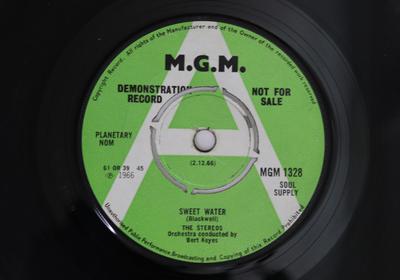 7-дюймовая пластинка СТЕРЕО  Сладкая вода  Большой стук MGM1328PROMO MGM 1966 Великобритания СоулФанк Б/У