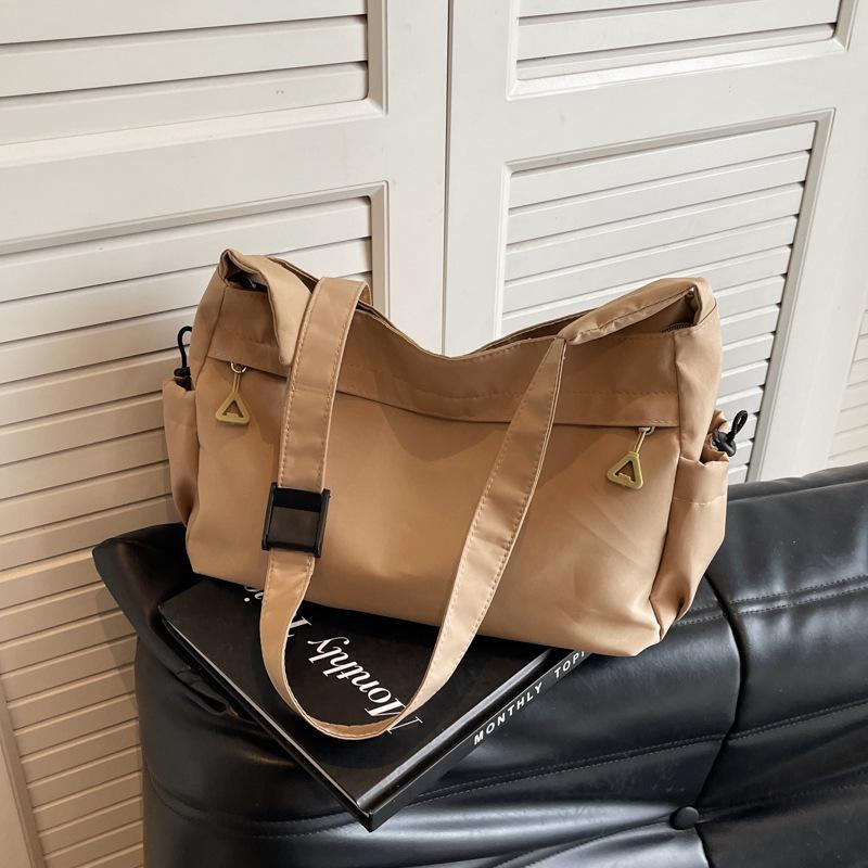 New Temperament and Fashionable Design One Shoulder Crossbody Fashionable Solid Color Retro Fresh Underarm Texture Tote Bag