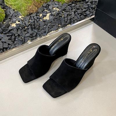 Мода Мода Мелкие Женские Босоножки на Платформе Обувь 2025 Новая Женская Обувь на Каблуке Квадратный Носок Женские Босоножки на Платформе Шлепанцы Обувь