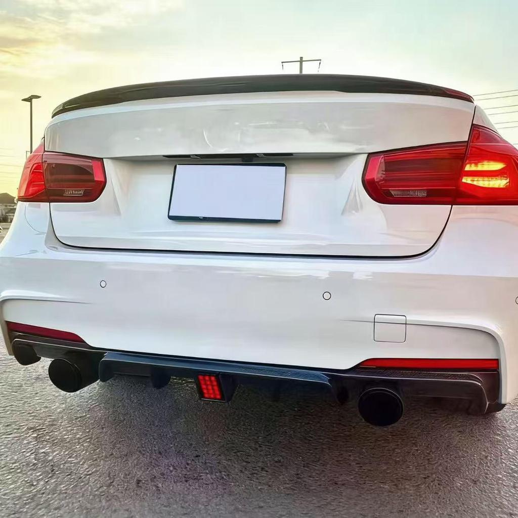 Задний диффузор BMW 3 серии F30/F35 Глянцевый черный с LED двойным выхлопом