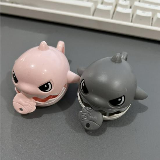 Игрушка брелок акула: Модный кулон в виде кусающихся зубов для студенческих рюкзаков