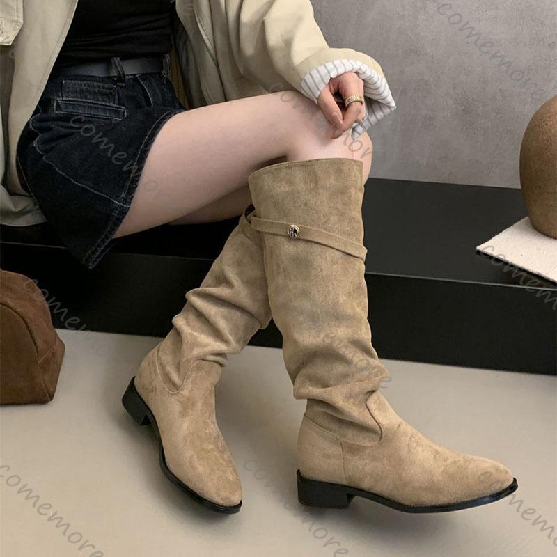Comemore Замшевые ботфорты женские 2025 Новые осенние ретро плиссированные туфли на толстом каблуке для женщин Однотонные длинные ботфорты женские
