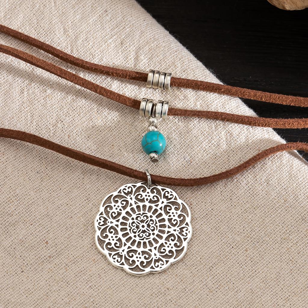 Salircon Boho Multi-layer Korean Velvet Necklace Fashion Geometric Hollow Pattern Metal Pendant Necklace for Women Punk Jewelry