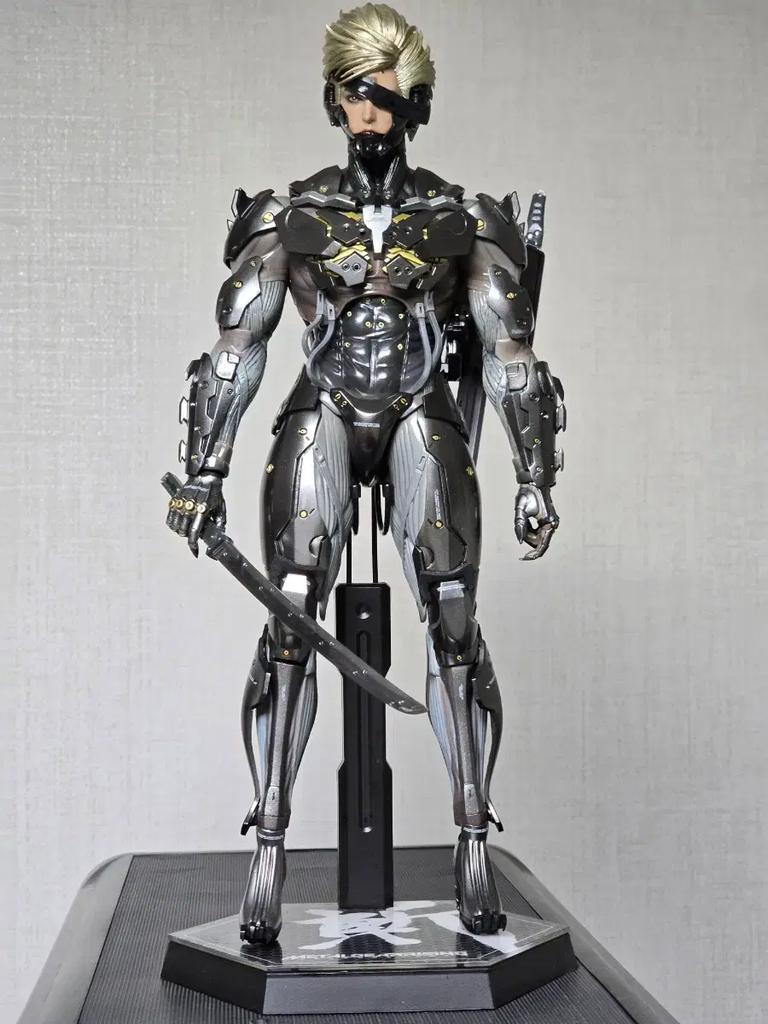 Hot Toys Metal Gear Raiden Figure Used