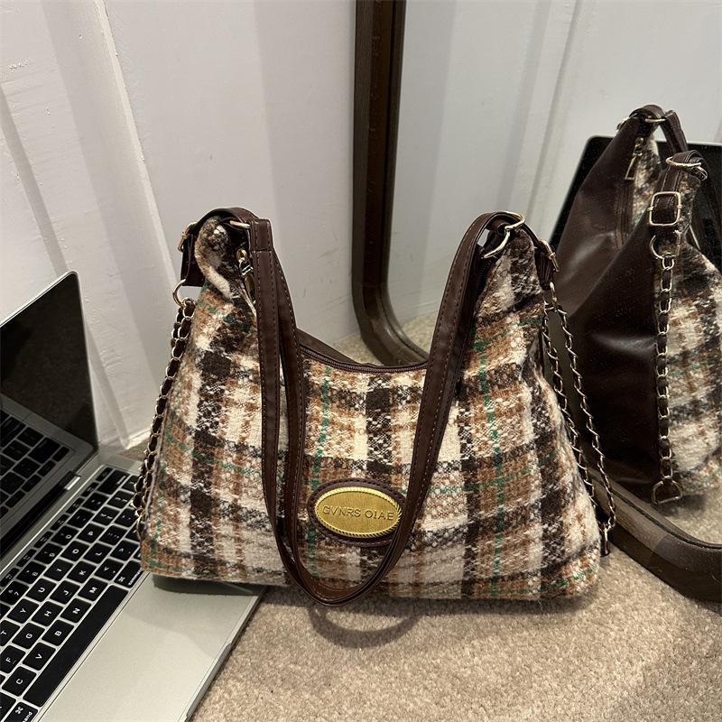 Большая вместительная сумка для женщин на осень и зиму, новая шерстяная клетчатая сумка через плечо в стиле ретро, повседневный универсальный нишевый рюкзак