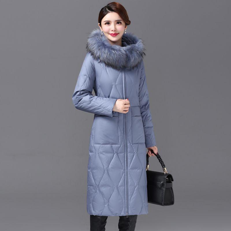Матери среднего и пожилого возраста носят пуховики длиной до колена для женщин с толстыми воротниками из енотового меха, новые зимние пальто
