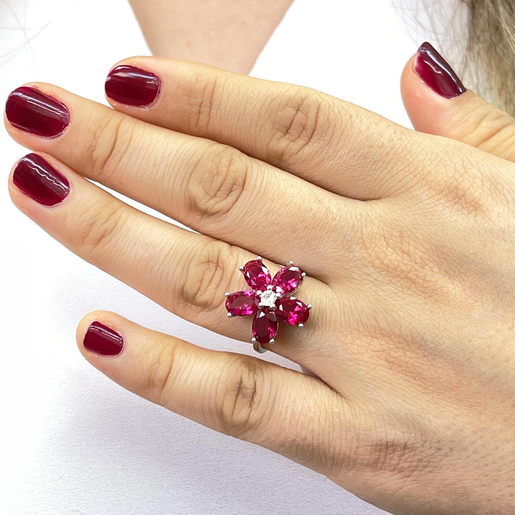 Пленительное серебряное кольцо с рубиновым цветком - Изысканный цветочный дизайн для незабываемого стиля - Модное серебряное кольцо с рубином для женщин