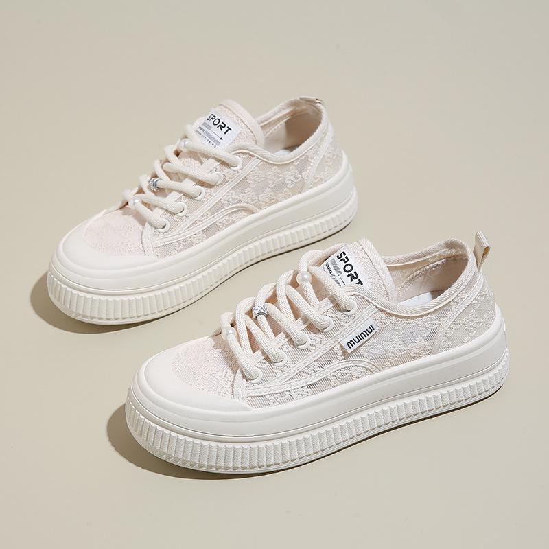 Маленькие белые туфли женские дышащая сетка 2025 новые популярные летние тонкие туфли-бисквиты кружевная сетчатая обувь обувь на толстой подошве
