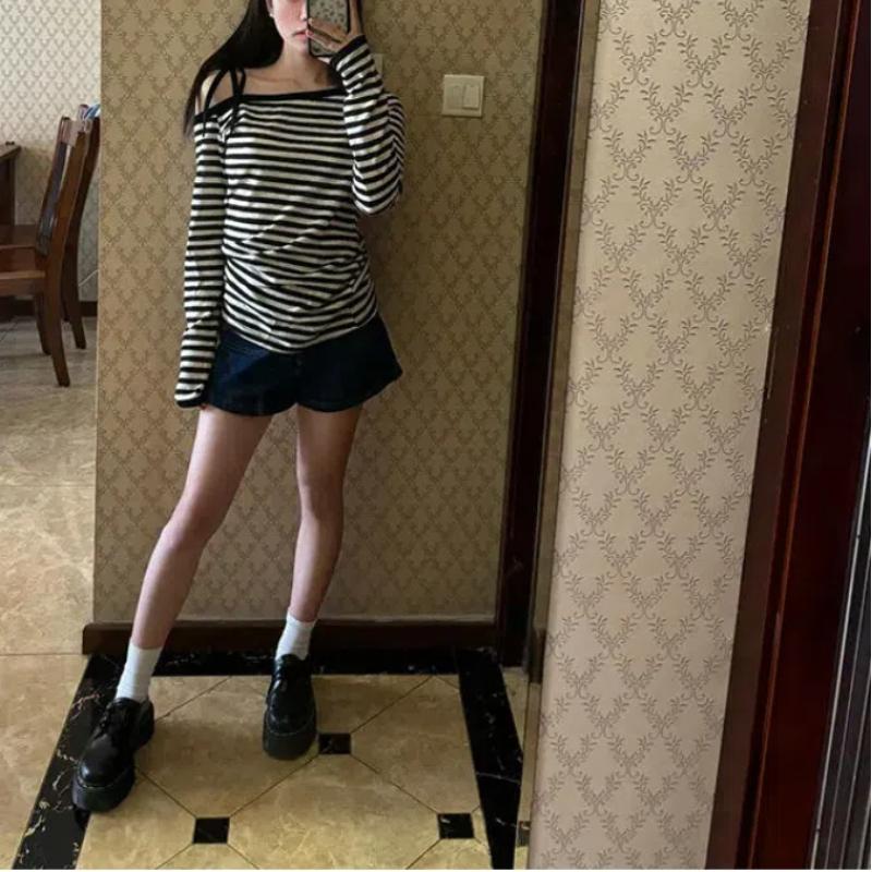Корейская полосатая покатая плечевая сорочка 2024 года, женская новая пэчворк-мода, минималистичная повседневная облегающая универсальная футболка с длинными рукавами