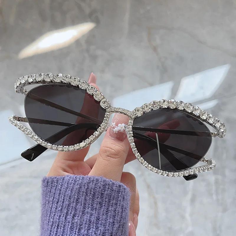 Luxury Cat Eye Sunglasses with Color Diamonds Fashion Trend Women Glasses Gafas De Sol Personalized Crystal Design