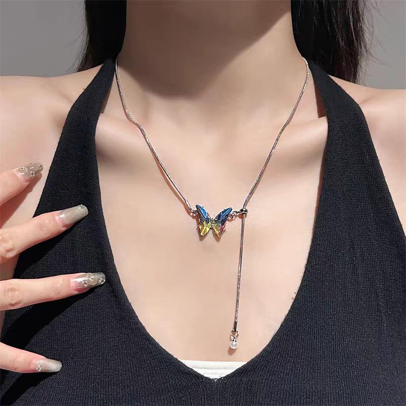 Tide cool laser rhinestone butterfly pullable thin chain necklace women's niche luxury design temperament collarbone chain
