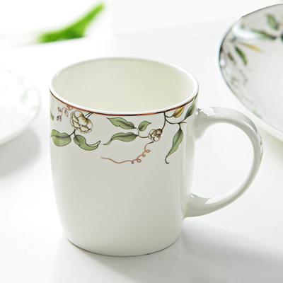 Кружка из тонкого костяного фарфора, Белая фарфоровая кофейная кружка с ручкой, Кофейная чашка с цветочным узором и золотой отделкой, Безопасна для микроволновой печи, 1 шт.