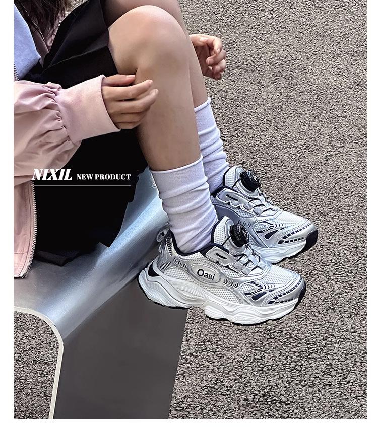 Детские дышащие кроссовки с вращающейся пряжкой 2025 года: Легкие весенне-осенние кроссовки для бега для мальчиков и девочек