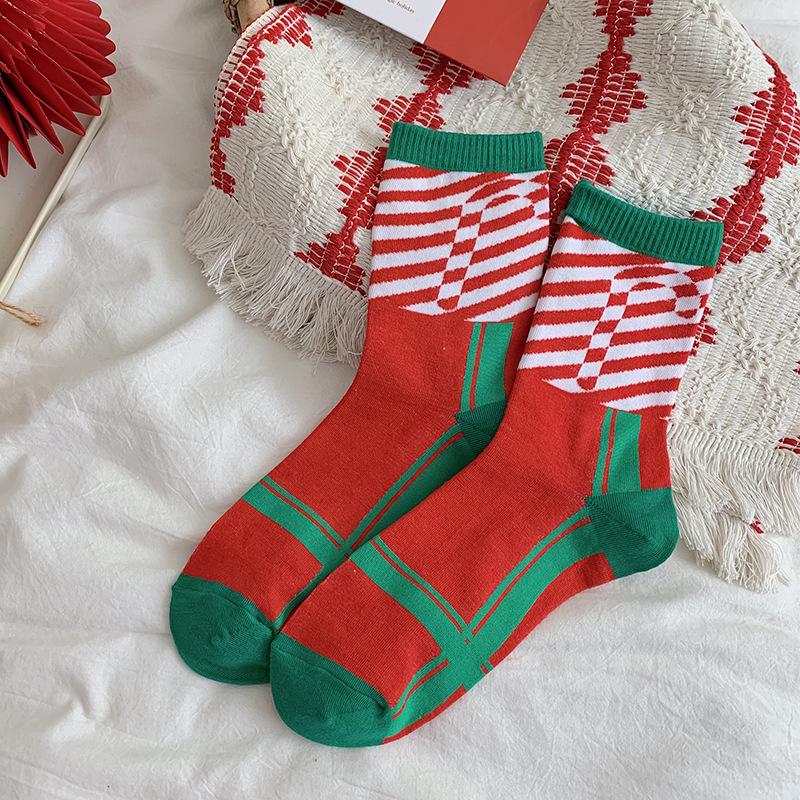 Женские рождественские красные носки до середины икры: Устойчивый к запаху, дышащий, унисекс, идеально подходит для осени и зимы.