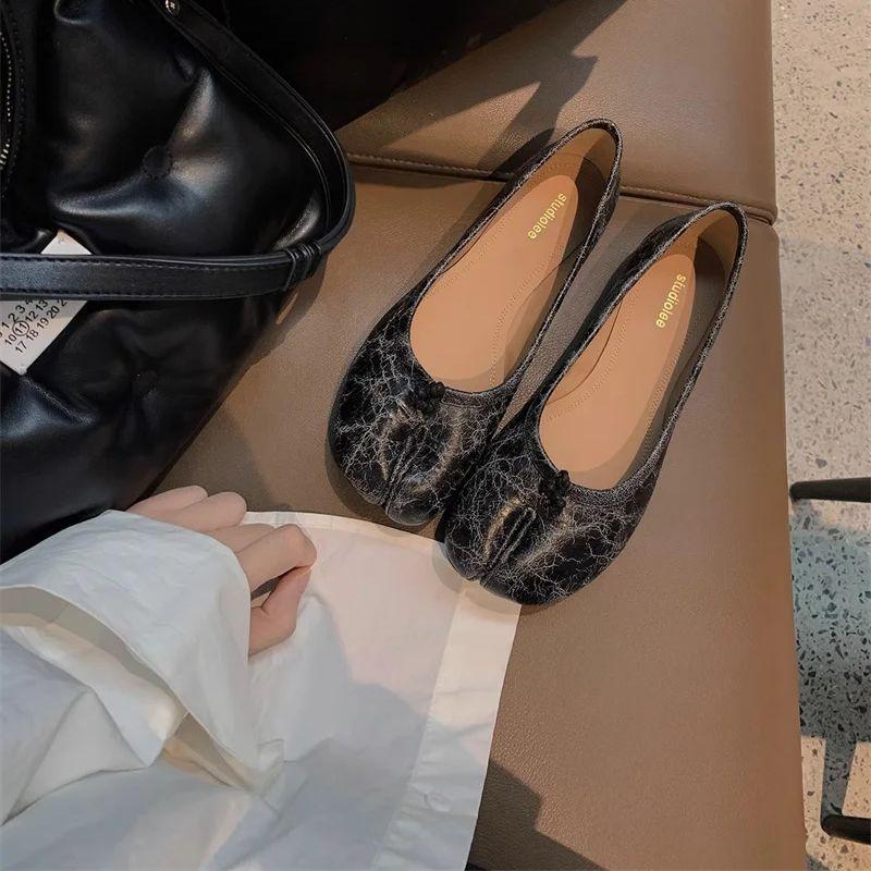 Модные женские туфли на плоской подошве, летние туфли для ходьбы с закрытым носком 2024 года, модные удобные туфли в стиле ретро на мягкой подошве, элегантные одинарные туфли