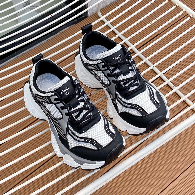 Европейская популярная мода универсальная повседневная спортивная обувь женская 2025 лето новая дышащая сетка толстая подошва цветовая гамма кроссовки папы