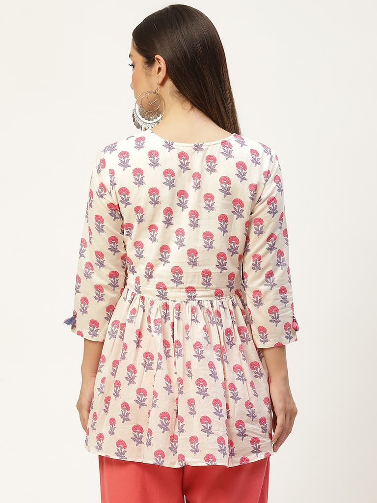 Женский белый топ с принтом и запахом