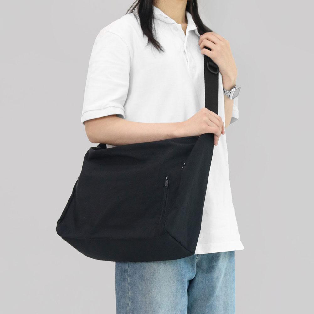 Сумка через плечо D.Lab Joy Messenger из нейлона - 2 типа
