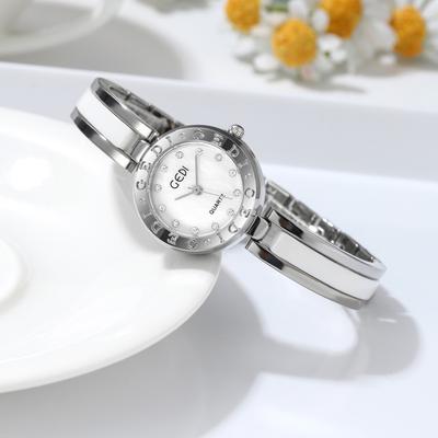 Нишевый Дизайн Легкая Роскошь Маленький Изысканный Простой Характер Ретро Женский Сплав Браслет Кварцевые Часы