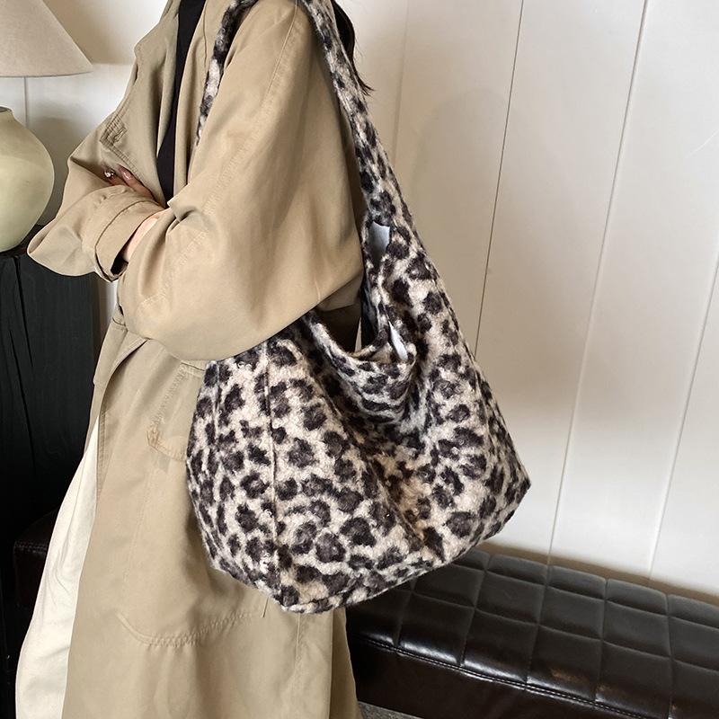Casual Large-capacity Leopard Print Bag Women's 2025 New Versatile Shoulder Bag, Loose Tote Bag