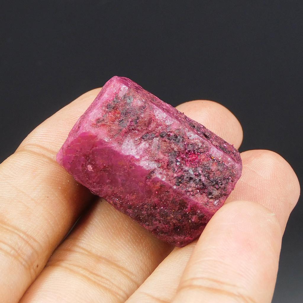 Natural Red Ruby Loose Gemstone Uncut Rough 150 ct for Lapidary and Gem Collections